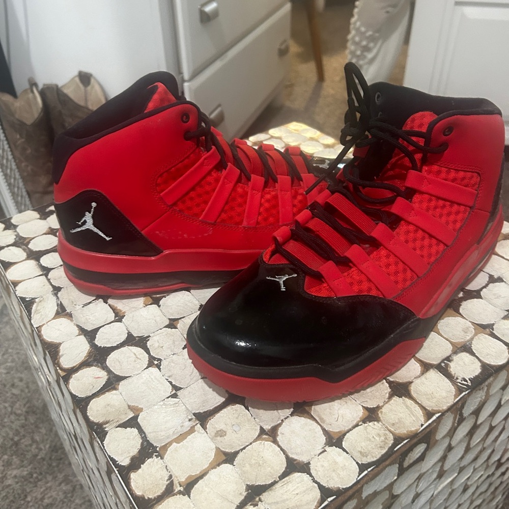 Men’s Jordans lightly worn excellent condition